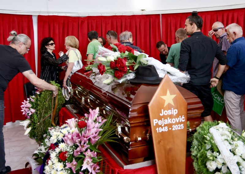 Josip Pejaković sahranjen s petokrakom ispred lijesa, na sprovod došli brojni poznati Bosanci