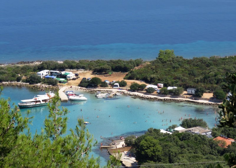 Inspekcija zatvorila kamp na Hvaru: Nisu imali dozvolu, sve je bilo prljavo, a četiri puta su ih upozorili