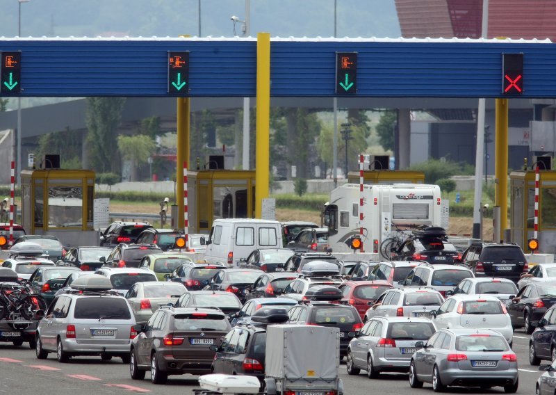 HAK: Pojačan promet, na dionici A1 Zagreb- Macelj kolona četiri kilometra