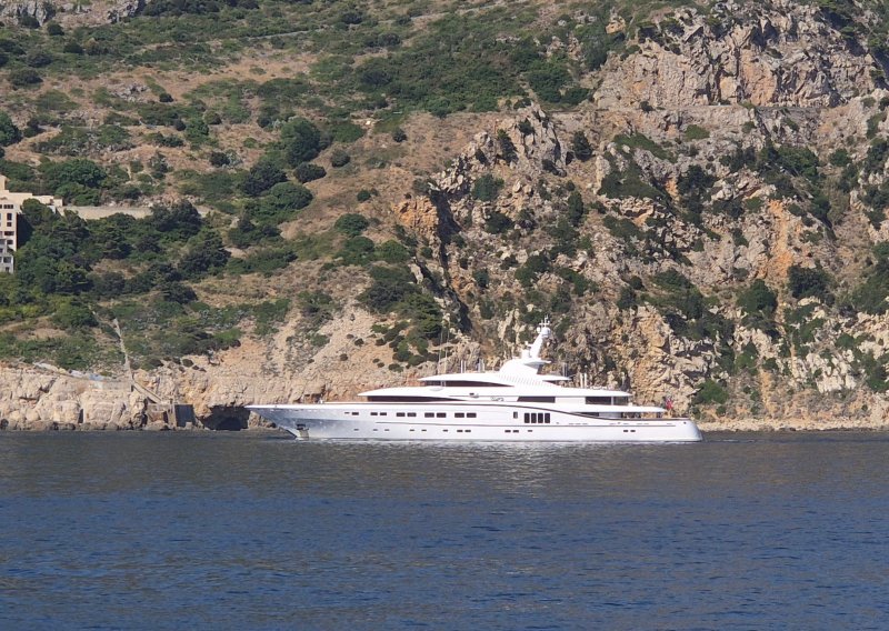 Ispred Dubrovnika usidrena luksuzna jahta: Na njoj je uživala i jedna od najbogatijih žena svijeta