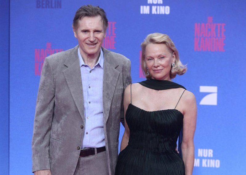 Pamela Anderson i Liam Neeson u najromantičnijoj sceni svih vremena