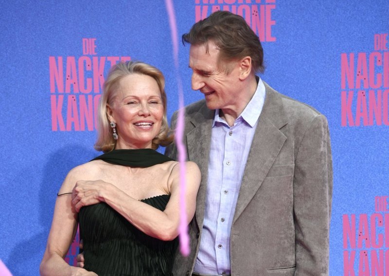 Pamela Anderson ukrala je svu pozornost ovom haljinom, ali i pogled Liama Neesona