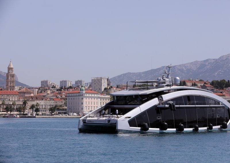 Prava senzacija: Superjahta budućnosti iz Dubrovnika stigla u Split