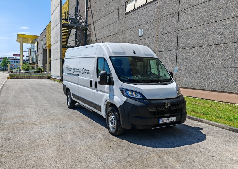 Vozili smo Peugeot E-Boxer Furgon: Moćan i praktičan veliki potpuno električni furgon za profesionalce