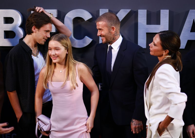 'Posudila' iz maminog ormara: Harper Beckham pozirala s torbicom od 17 tisuća eura