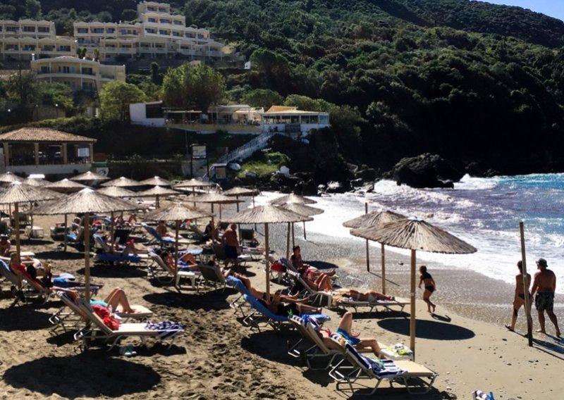 Turistički raj u kojem ljetuju i Hrvati na rubu kaosa: Tko će poslužiti goste ovo ljeto?