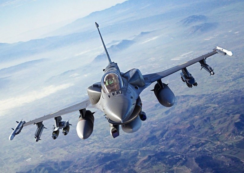 Ukrajinski F-16 postaju neuhvatljivi: Nova taktika štiti ih od ruskih raketa