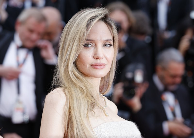 Totalni zaokret: Angelina Jolie planira potez koji će mnoge iznenaditi