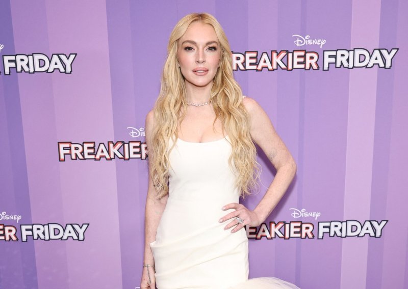 Mala bijela haljina s wow efektom: Lindsay Lohan ponovno ima izdanje o kojem se govori