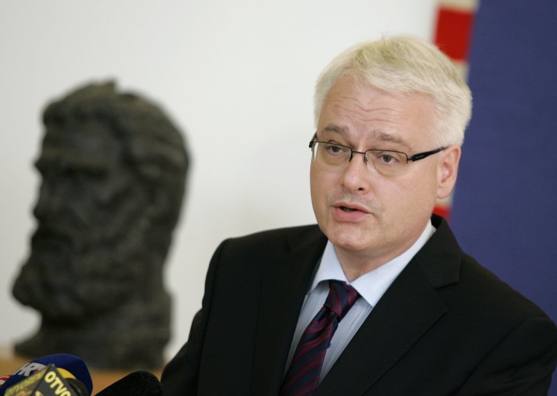 Josipovic: Experts should decide whether Croatia needs IMF or not