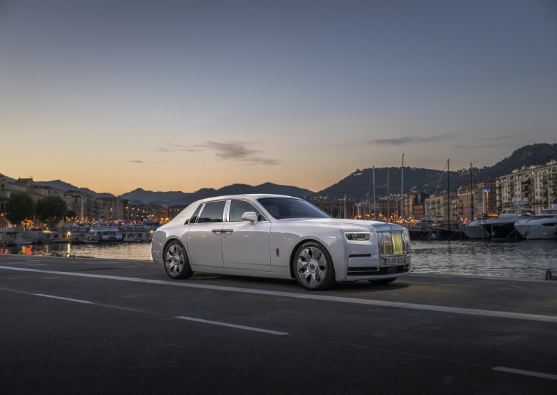 Rolls-Royce u Saint-Tropezu: Ljeto u luksuzu na najvišoj razini na francuskoj rivijeri
