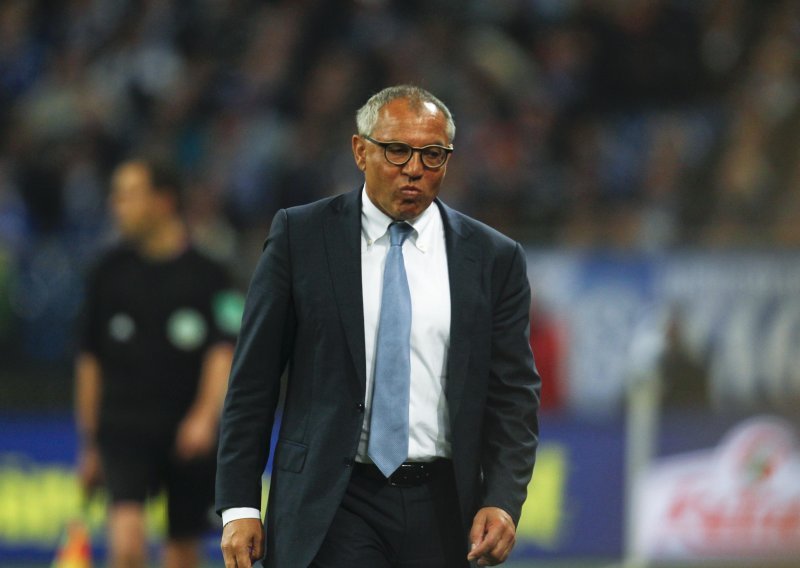 Olić i Lakić ostali bez trenera, Magatha bojkotirali igrači
