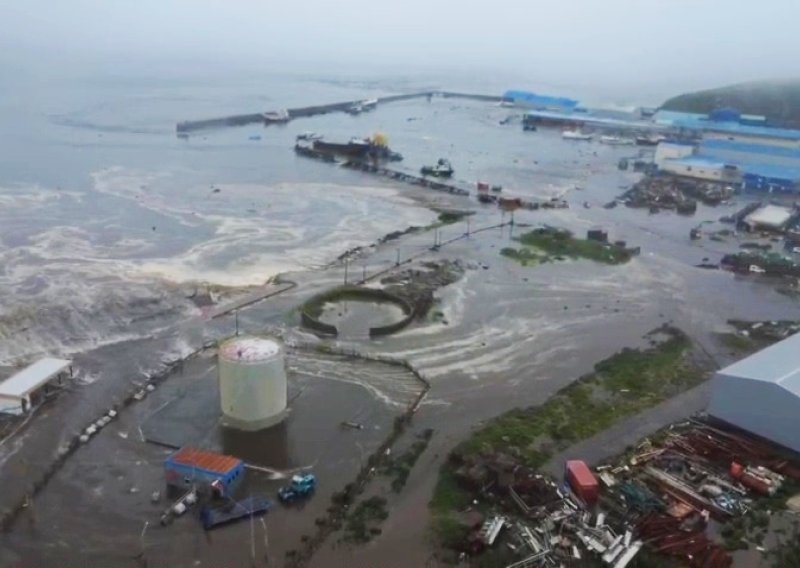 Potresi i dalje pogađaju Kamčatku, upozorenja na tsunami diljem Pacifika jenjavaju