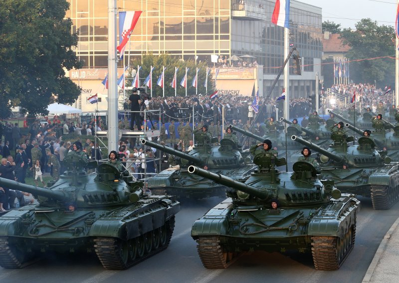 FOTO Pogledajte kako je vojni mimohod izgledao prije 10 godina