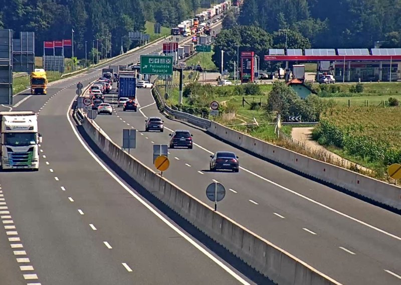 Teška nesreća u Sloveniji: Na autocesti poginulo pet stranih državljana, Ukrajinac se zabio u vozilo