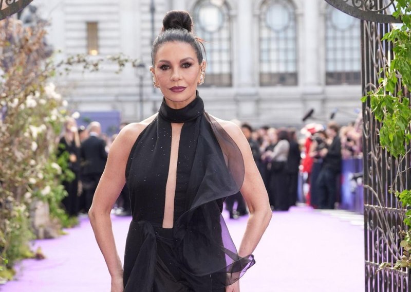 Catherine Zeta-Jones još jednom pokazala zašto je zovu kraljicom crvenih tepiha