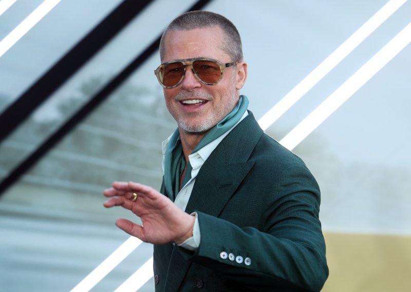 Brad Pitt ima novi imidž i ponovno mu ne možemo pronaći niti jednu manu