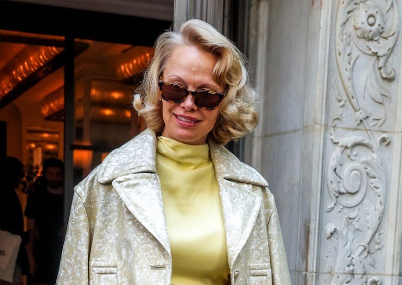 Pamela Anderson šokirala je promjenom frizure, a kosa joj zbog ovog tako dobro izgleda