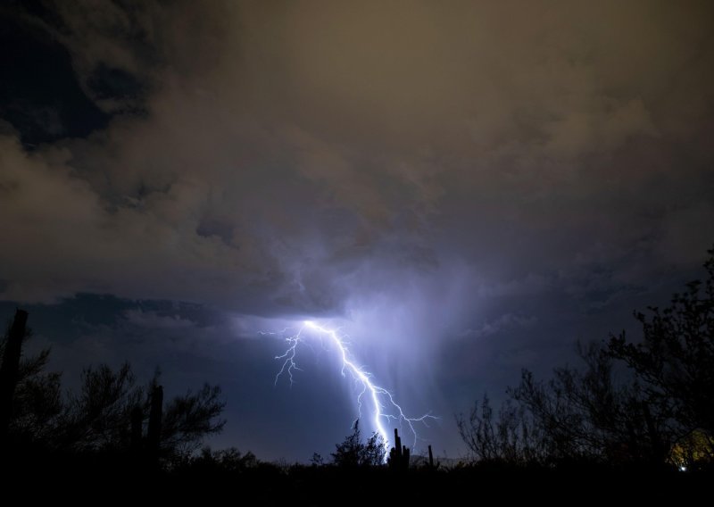 WMO zabilježio rekordnu munju, dugu 829 kilometara