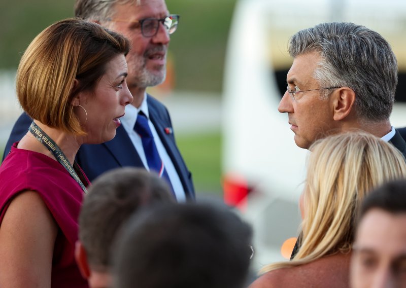 Svečanost u NSK: Na domjenku nakon mimohoda političari, branitelji, sportaši