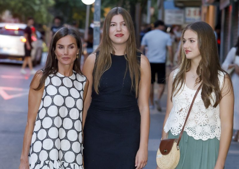 Ne zna se čiji je stajling bolji: Kraljica Letizia s kćerima ukrala je svu pozornost