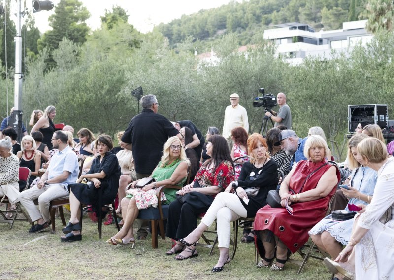 Na Splitskom ljetu premijerno izvedena 'Lisica' Dubravke Ugrešić, evo tko je sve došao