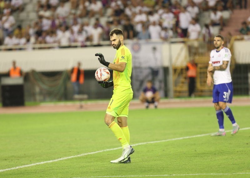 Ivici Ivušiću ovo nije prvi ovako primljen gol na Poljudu