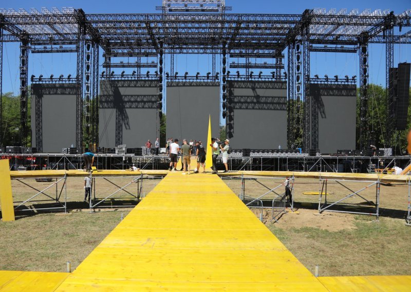 Thompsonov koncert je pred vratima: Pozornica u Sinju je impresivna, iznenađenja na pomolu