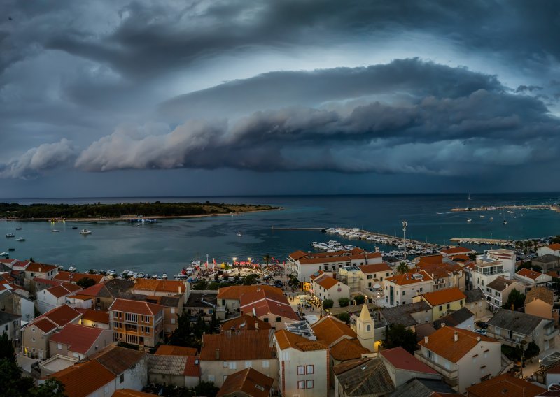 Djelomice sunčano, ali popodne su mogući pljuskovi. Evo gdje