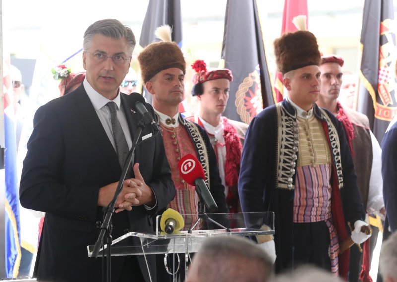 Plenković u Sinju: Svaki put se vidim s Buljem ovdje i sve ide dobro