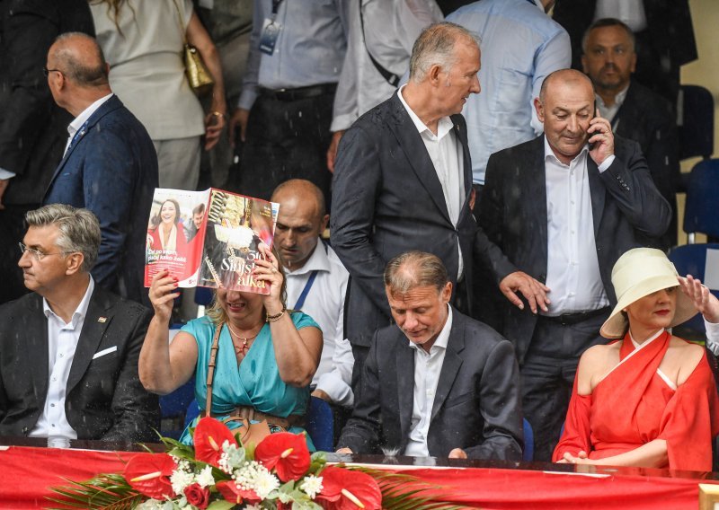 FOTO U Sinju se okupio državni vrh, Milanović i Plenković se rukovali
