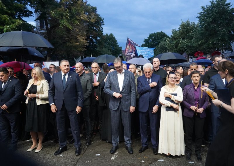 Tisuće ljudi na skupu u Srbiji, Vučić: Nijedna vam Oluja više nikad uspjeti neće