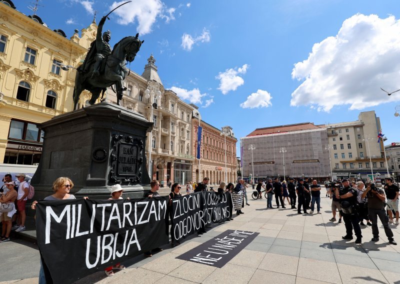Antiratna akcija u Zagrebu: ' Izražavamo suosjećanje sa svim žrtvama ratnih zločina počinjenih u naše ime'