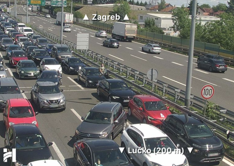 HAK: Pojačan promet prema moru, gužva na Lučkom