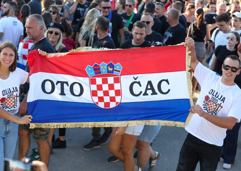 Odakle dolaze Thompsonovi obožavatelji?: Evo što kažu njihove zastave