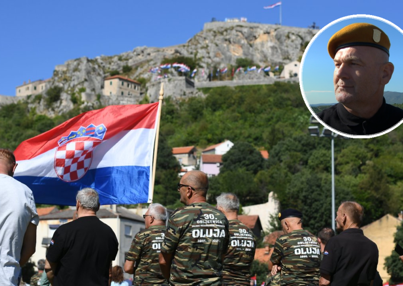 'Skidanje zastave nije bilo lako. Penjali smo se jedan preko drugoga. U jednom trenu Jasmin je i pao...'