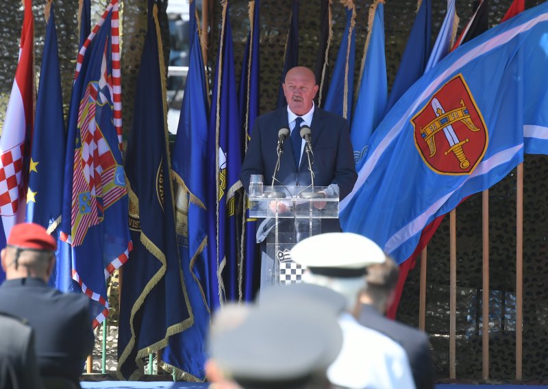 Iz Ureda predsjednika objasnili zašto Milanović nije održao govor, obratio se general