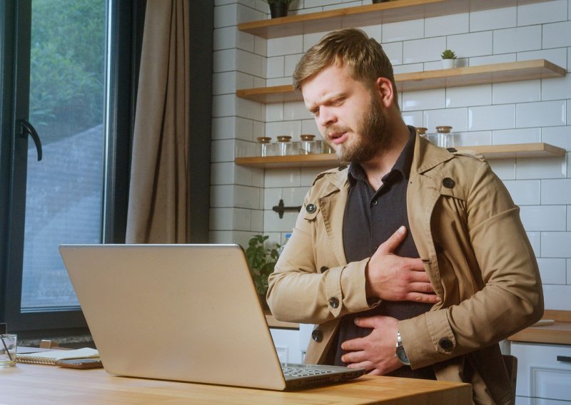Kad ChatGPT postane rame za plakanje: OpenAI uvodi upozorenja nakon alarmantnog slučaja