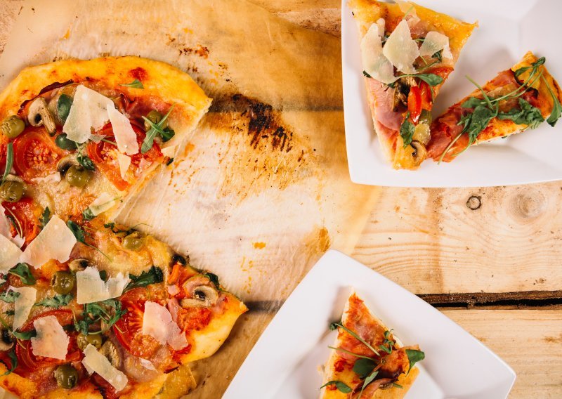 Slasna, hrskava i gotova za 20 minuta: Ovo je najbolja domaća pizza