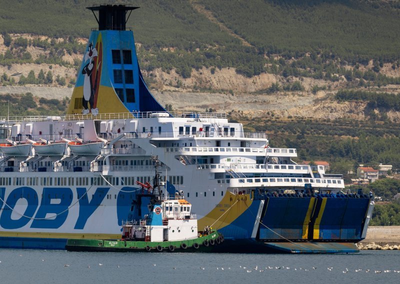 U Splitu počela demontaža gotovo 300 tona azbesta s broda Moby Drea: Ako ovo dozvolimo...