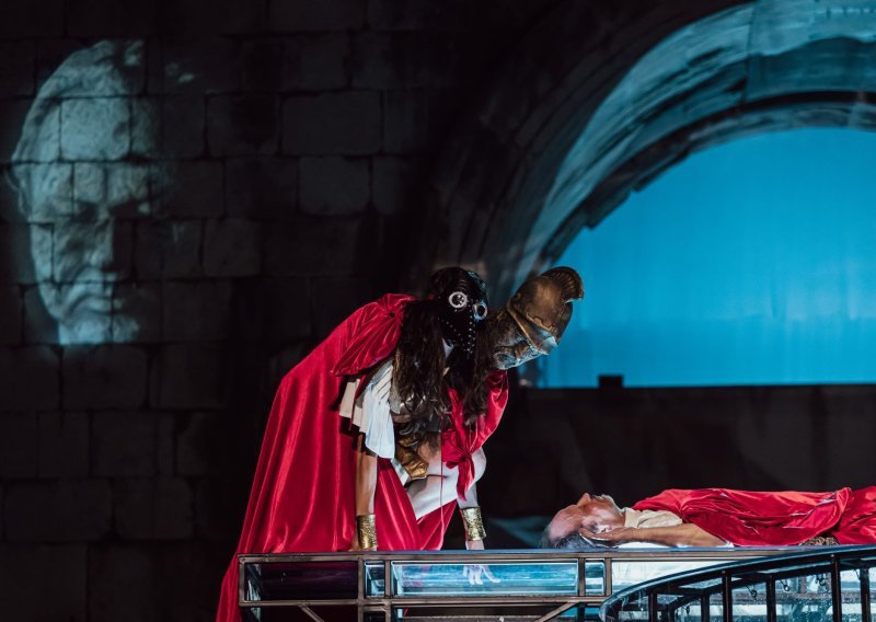 Shakespearov 'Julije Cezar' u Splitu: Brutalna refleksija sadašnjosti pod Srebrnim vratima