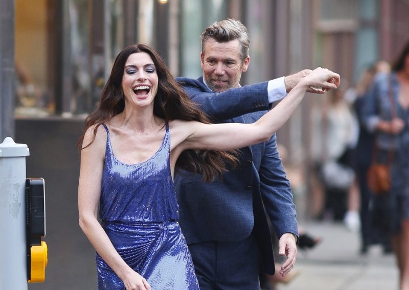 Anne Hathaway u jednom od najboljih izdanja ikad: Ova haljina spektakularan je prizor