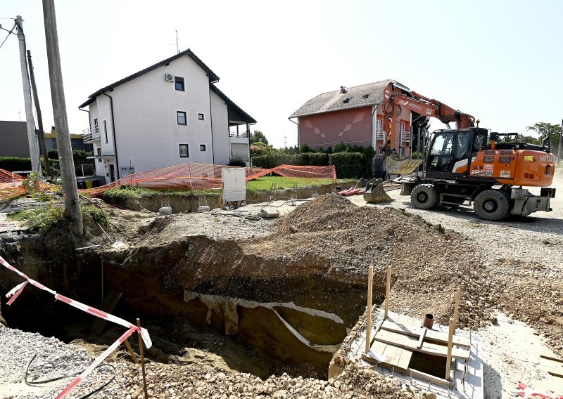 FOTO Sve se praši: Pogledajte kako teku radovi na Sarajevskoj u Zagrebu