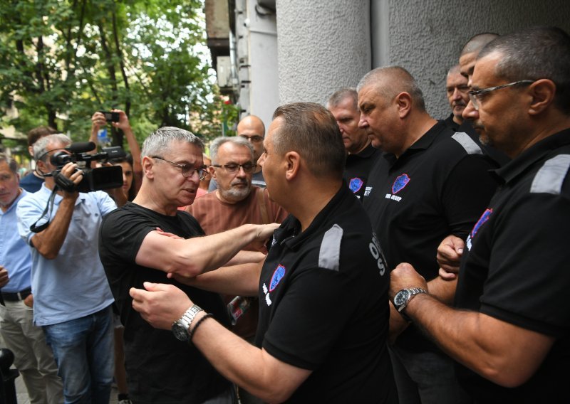 FOTO Opća makljaža u Beogradu, građani se sukobili s policijom