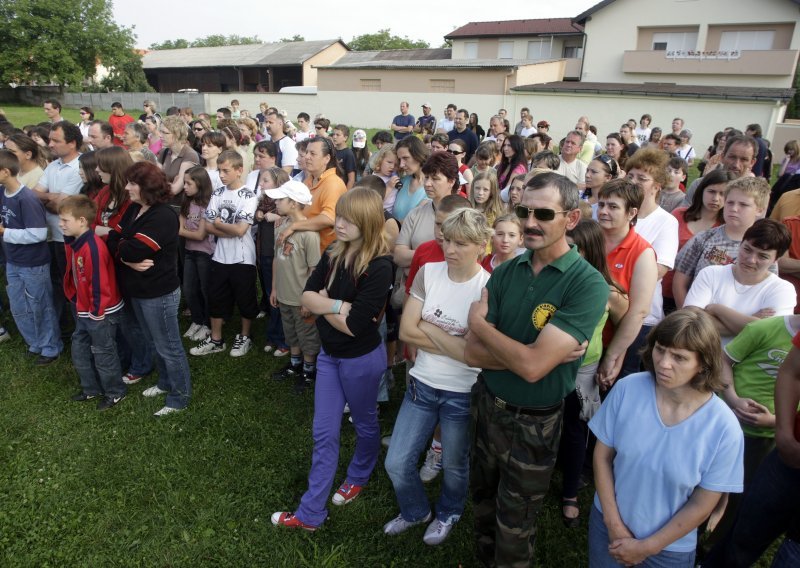 Djeca se vraćaju u školu u Pribislavcu