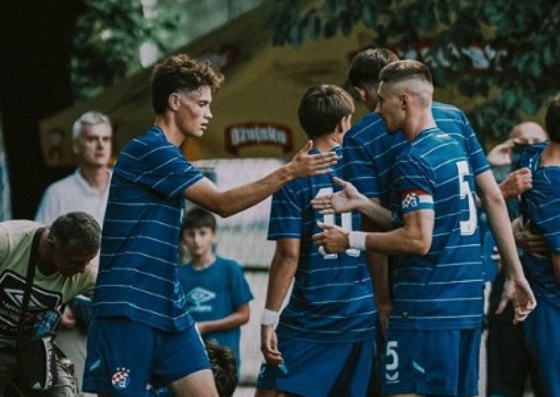 Dinamovi juniori sjajnom igrom svladali Juventus na turniru Mladen Ramljak