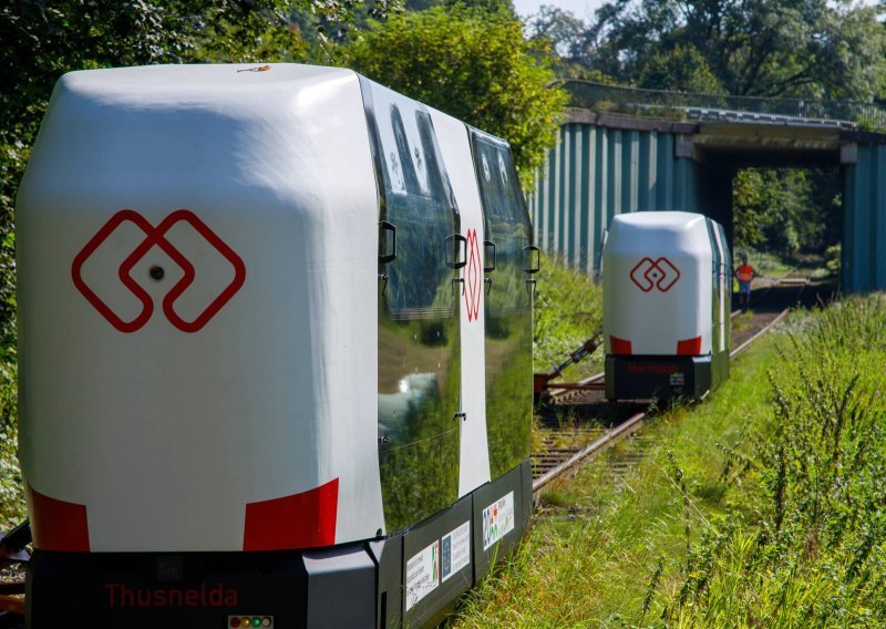 Budućnost željeznica: Ovaj autonomni vlak na jednoj šini balansira poput akrobata