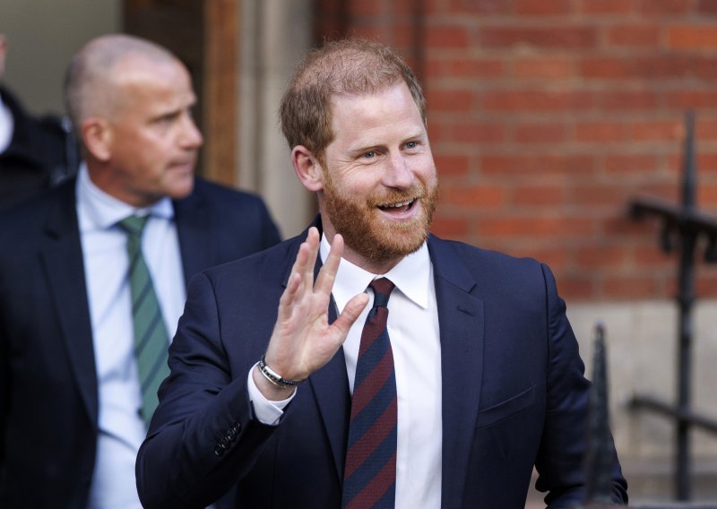 Princ Harry stiže u Veliku Britaniju, a poznat je i razlog dolaska