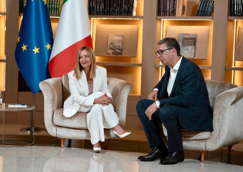 Zapadni mediji uspoređuje situaciju u Srbiji s događajima u Kijevu: Vučiću ponestaje opcija