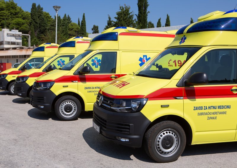 Dječak se malo požurio: Suprug porodio ženu u automobilu, na putu do bolnice